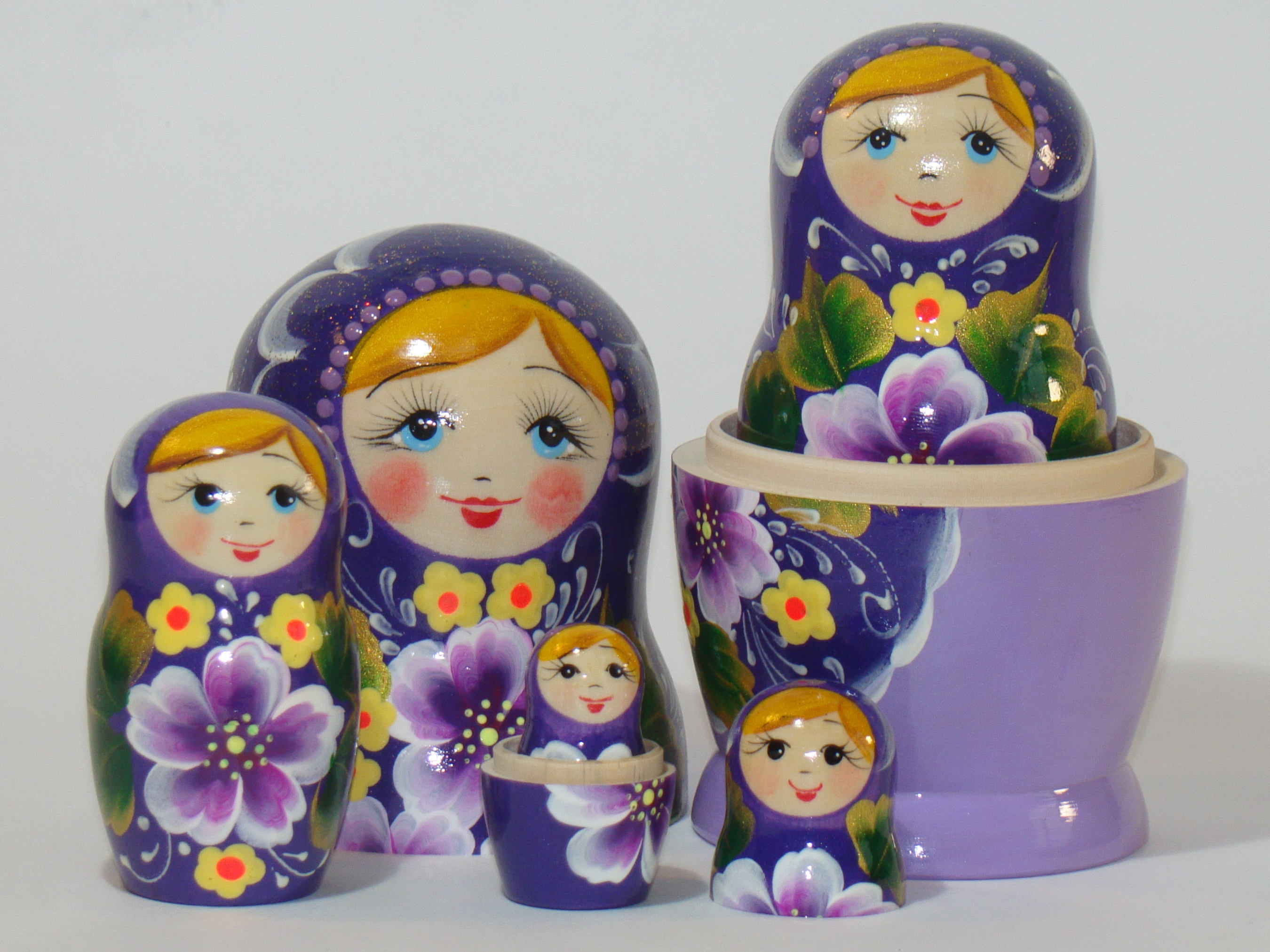Матрешка классическая, фиолетового цвета