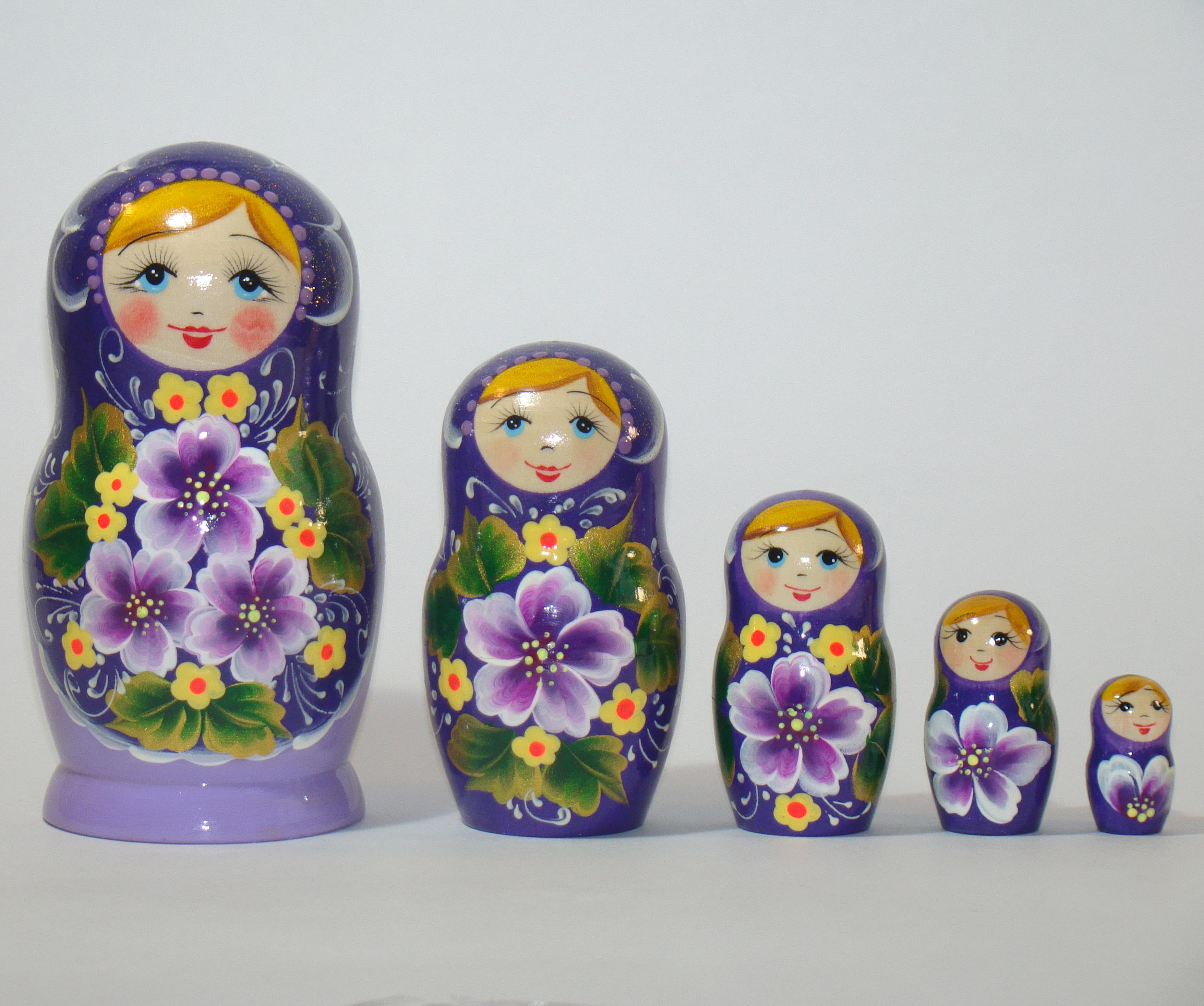 Матрешка классическая, фиолетового цвета
